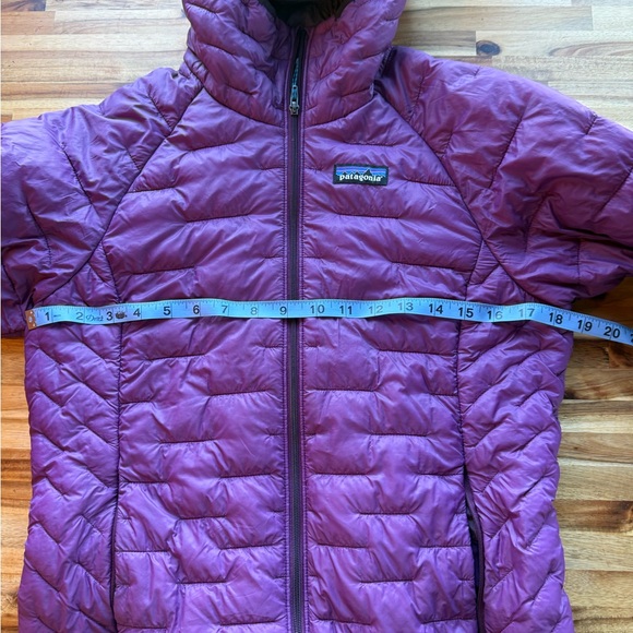 Patagonia Women's Plum Micro Puff Hoody - Picture 3 of 9